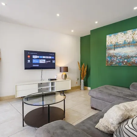Bright 3br Penthouse With Pool & Bbq In Msida By Quicktrips