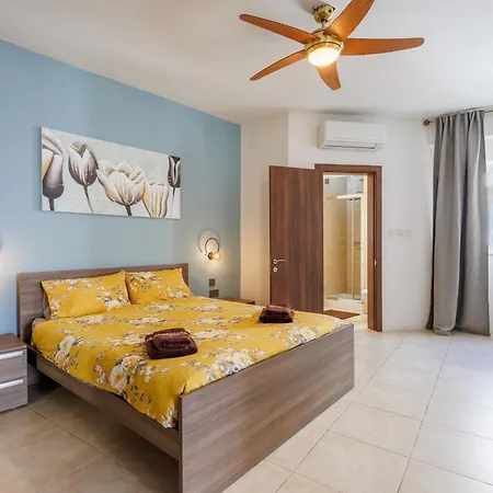 Апартаменты Bright 3br Penthouse With Pool & Bbq In Msida By Quicktrips Santa Vennera