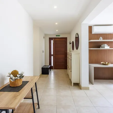 Апартаменты Bright 3br Penthouse With Pool & Bbq In Msida By Quicktrips *