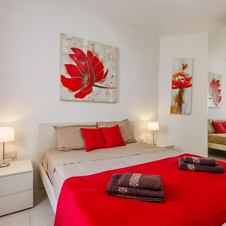 Bright 3br Penthouse With Pool & Bbq In Msida By Quicktrips