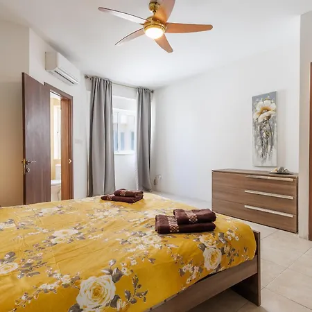 Апартаменты Bright 3br Penthouse With Pool & Bbq In Msida By Quicktrips *